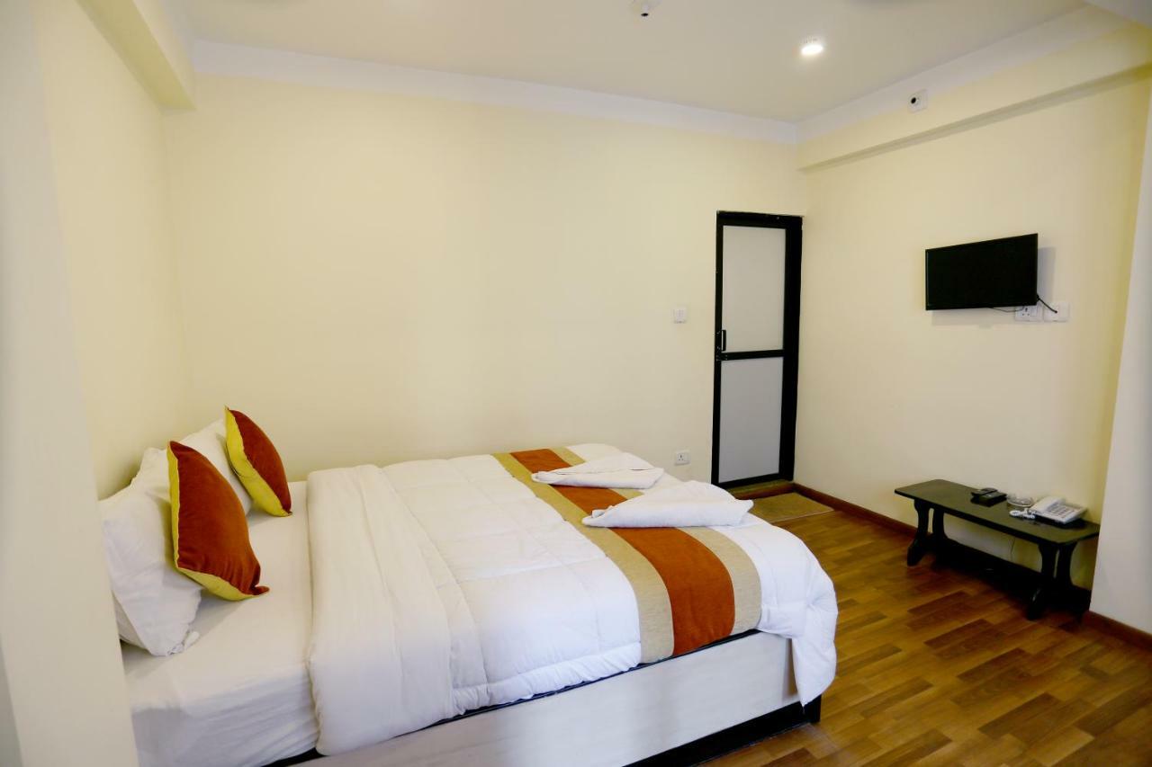 โอโย 156 โฮเต็ล สวีท ทาวน์ Hotel กาฐมาณฑุ ภายนอก รูปภาพ